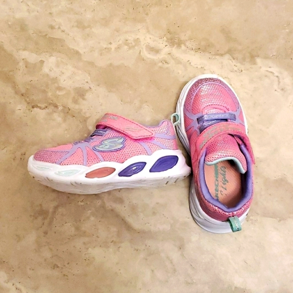 Skechers sneakers. Size 7